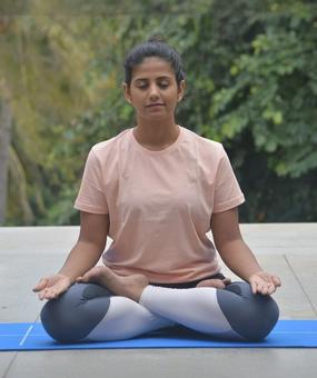 Padmasana lotus pose - featured image